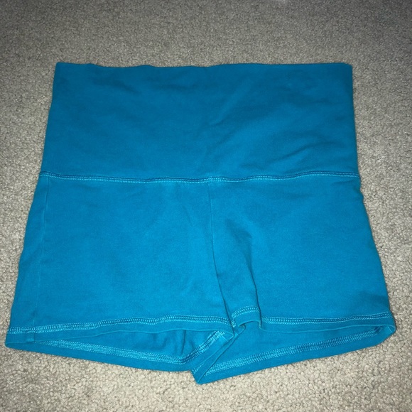 Brand new Hollister yoga shorts - Picture 4 of 5